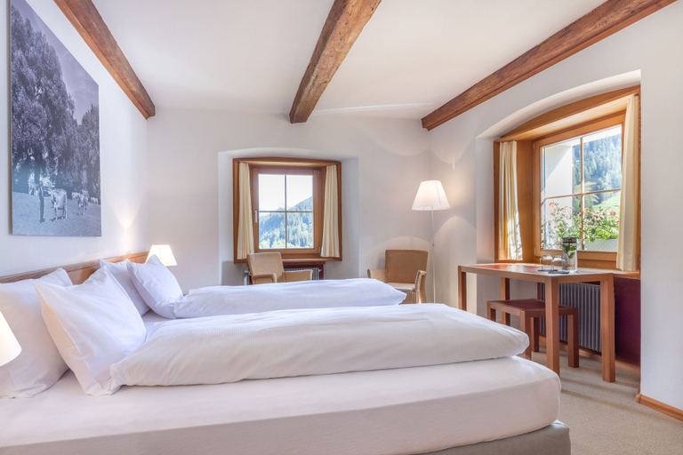 Bedroom 4, Hotel Bodenhaus, Hinterrhein