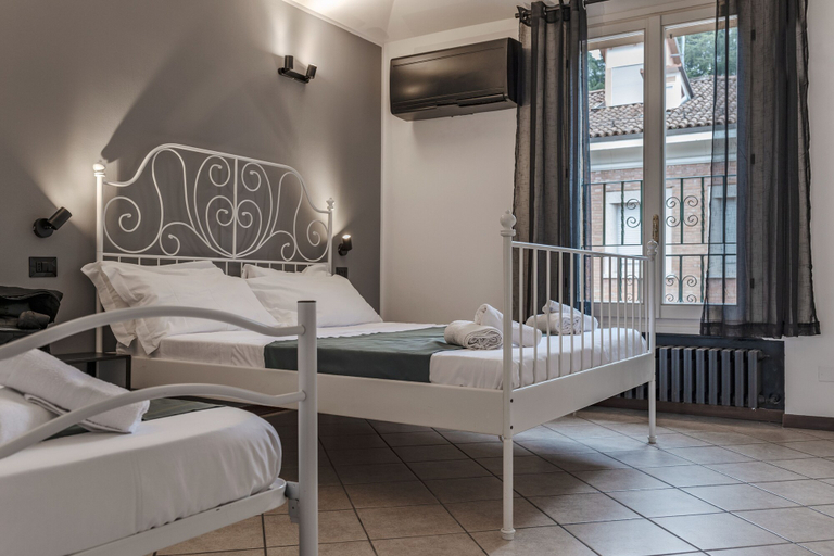 Bedroom 4, Turati Apartments, Bologna