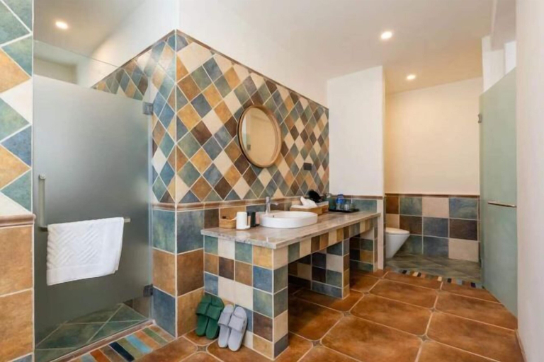 Bathroom 4, Tingshan Inn, Dali Bai