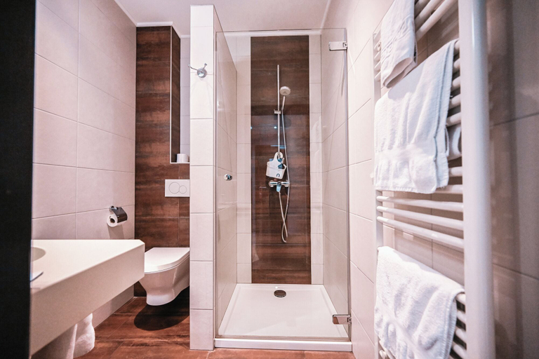 Bathroom 3, Hôtel Pax, Luxembourg