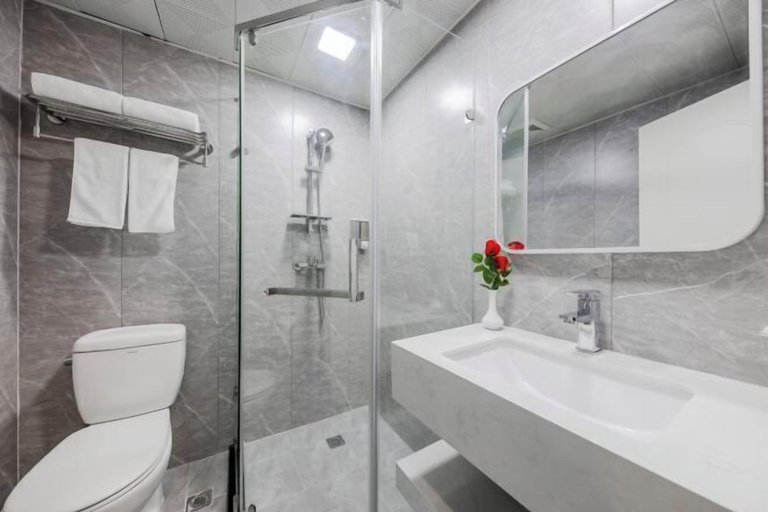 Bathroom 4, Wanfenglin Hotel (Shanghai Heqing Meijiayi Plaza Branch), Shanghai