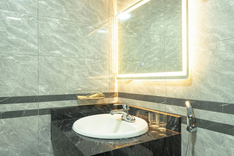 Bathroom 3, The Dahlia Hotel, Long Biên