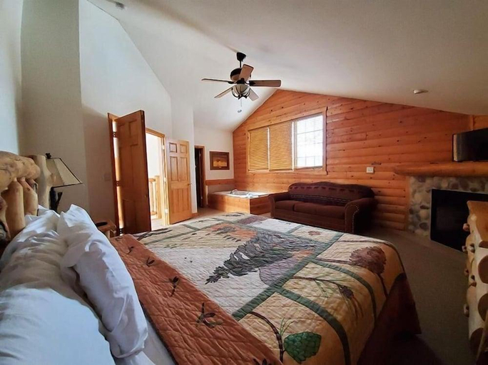 Bedroom 2, Grand Bear Resort at Starved Rock, La Salle