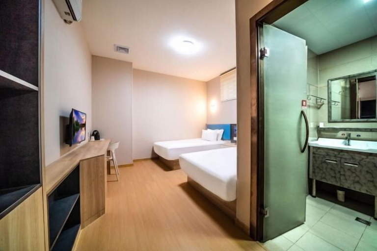 Bathroom 3, Shushun Hostel, Shanghai