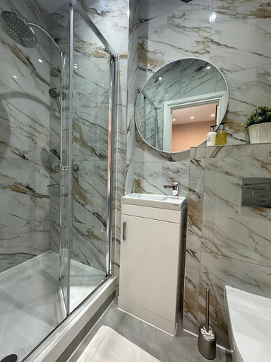 Bathroom 3, Farringdon Rooms, London