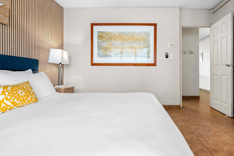 Bedroom, Island Surf 304 - Modern Renovation, Must See Ocean View, Cool Split AC, Wi-fi !, Maui