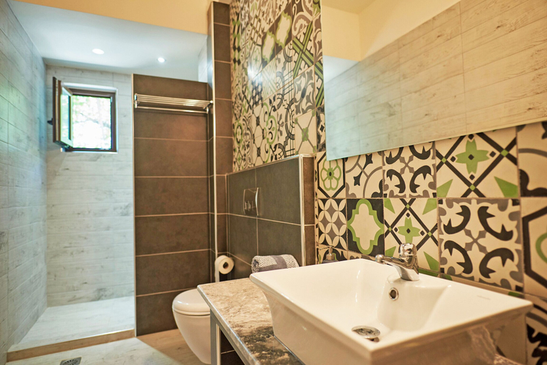 Bathroom, Pura Vida, Crete