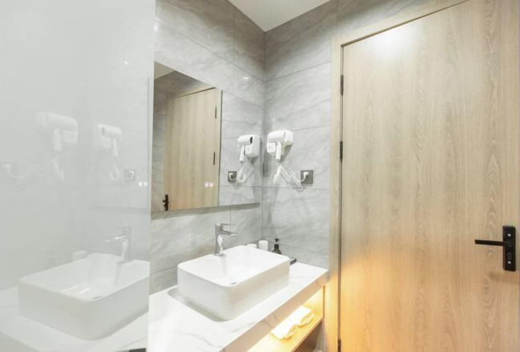 Bathroom, Carnival Hotel, Chizhou