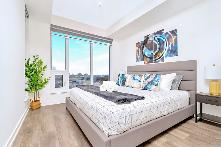 Room 2, New High Rise Building w Gorgeous Views, Waterloo