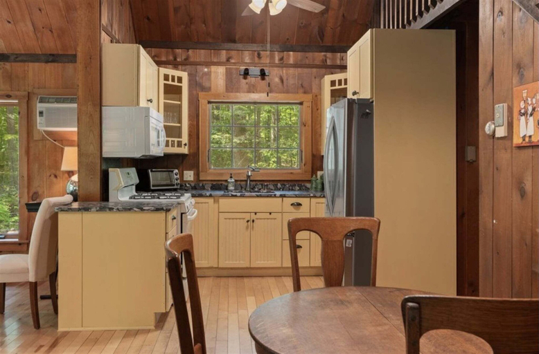 Private kitchen 5, Stargazer Shores Limit 8 4 Bedroom Home, Cumberland