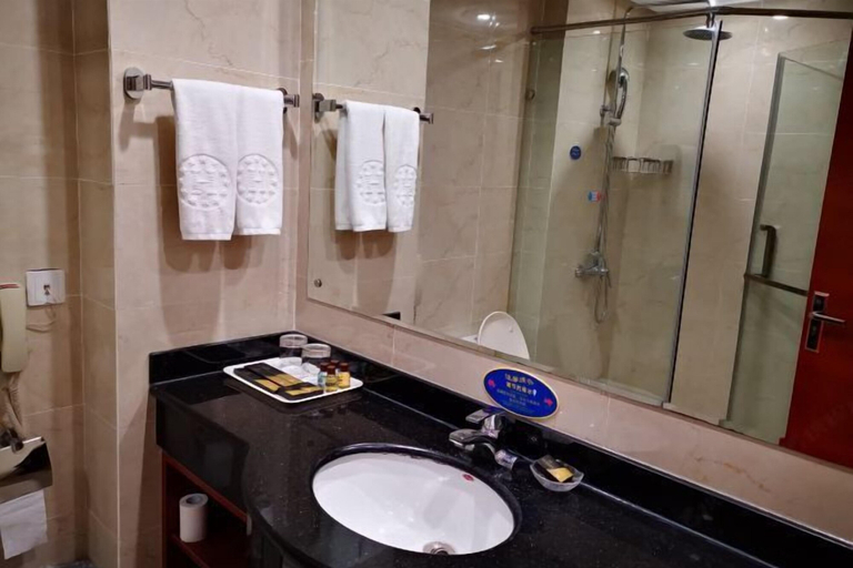 Bathroom 4, Haotian Holiday Hotel Beijing, Beijing