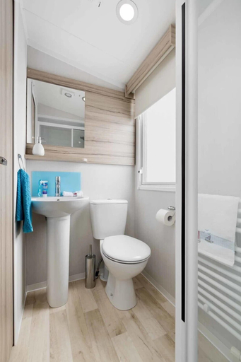 Bathroom 3, Coed Helen Holiday Park, Gwynedd