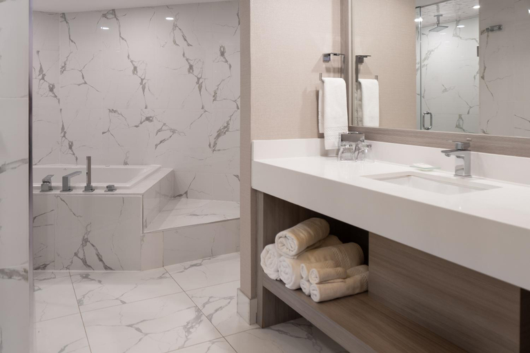 Bathroom 4, White Oaks Conference & Resort Spa, Niagara