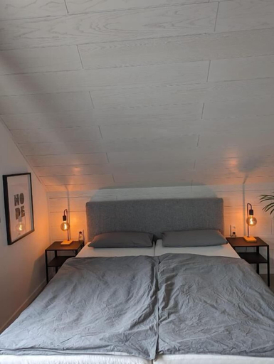 Room 2, Feeling, Hamm