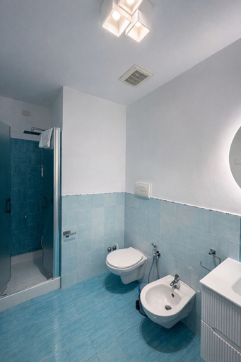Bathroom 4, Vomerooms, Napoli