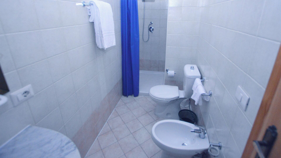 Bathroom 2, Residence Letojanni, Messina