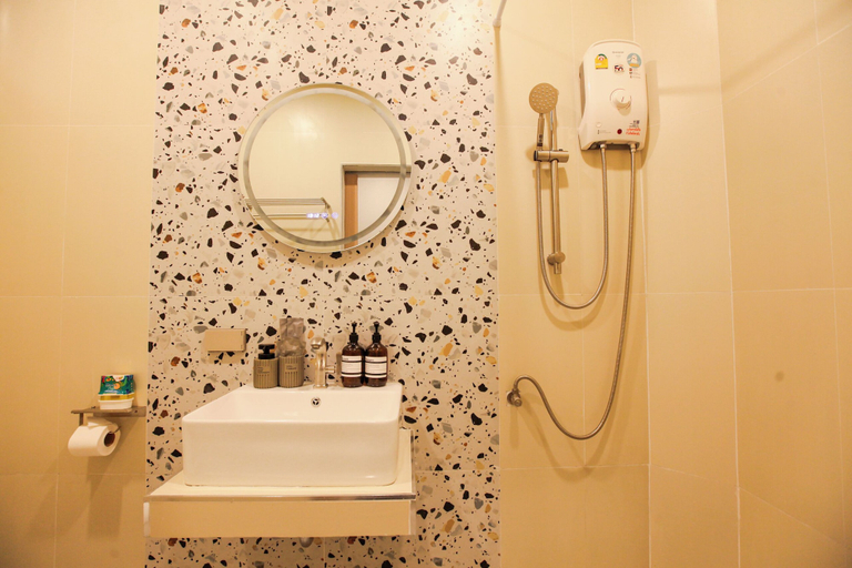Bathroom 3, Miami Seaview, Langu