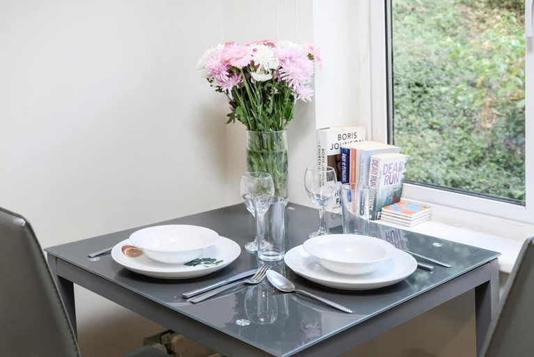 Room 2, Cozy One-bedroom Flat in Slough, Slough