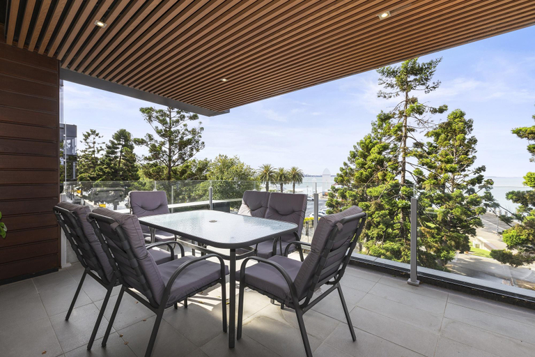 Exterior view 5, Waterfront Apartment with Stunning Bay Views, Geelong