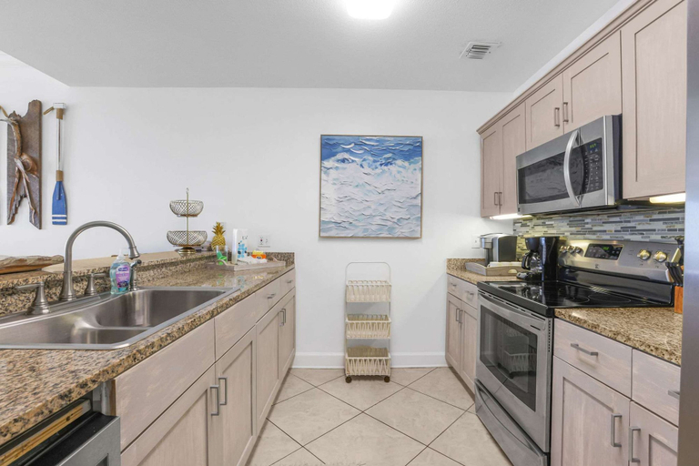 Room 2, Regency Isle Beachfront Bliss Amazing Views 2 Bedrooms, Escambia