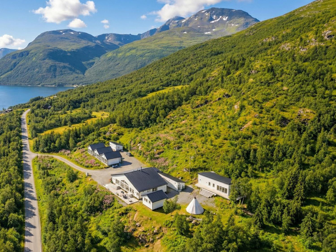 Others 4, Arctic Panorama Lodge, Skjervøy