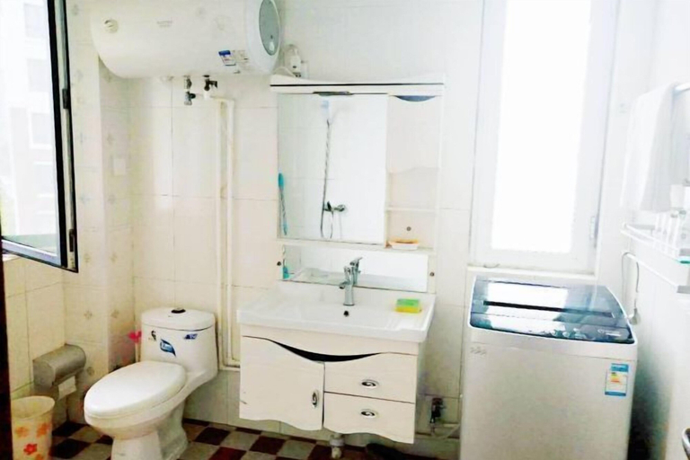 Bathroom 4, Jinshatan Family Hostel, Qingdao