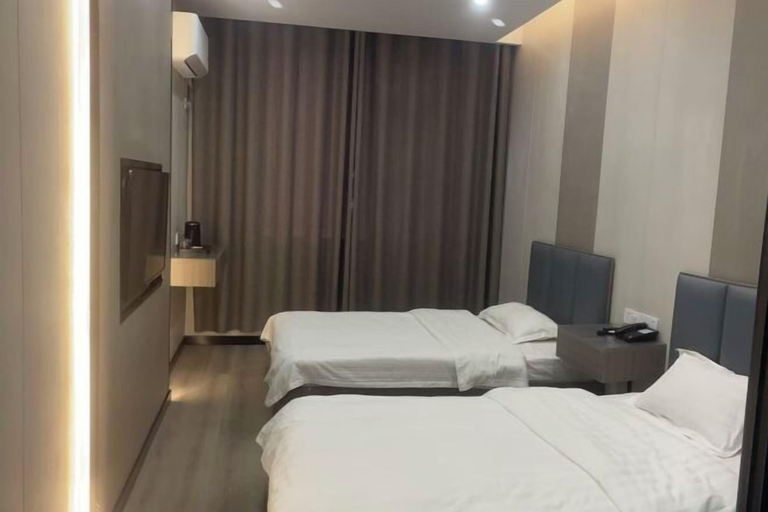 Bedroom 3, Huainan Longmen Hotel, Huainan