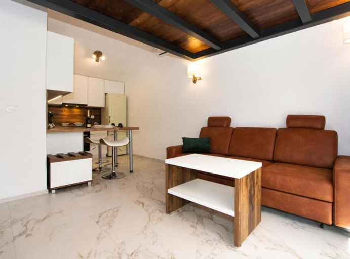 Living room 5, Capesanta, Preko