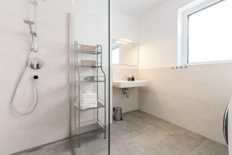Bathroom 3, Riverside Apartments with great view, Linz