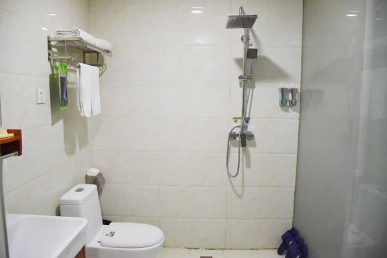 Bathroom 3, Taiyuan Baiyi Boutique Hotel, Taiyuan