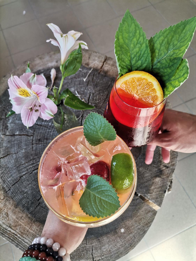 Food & Drinks