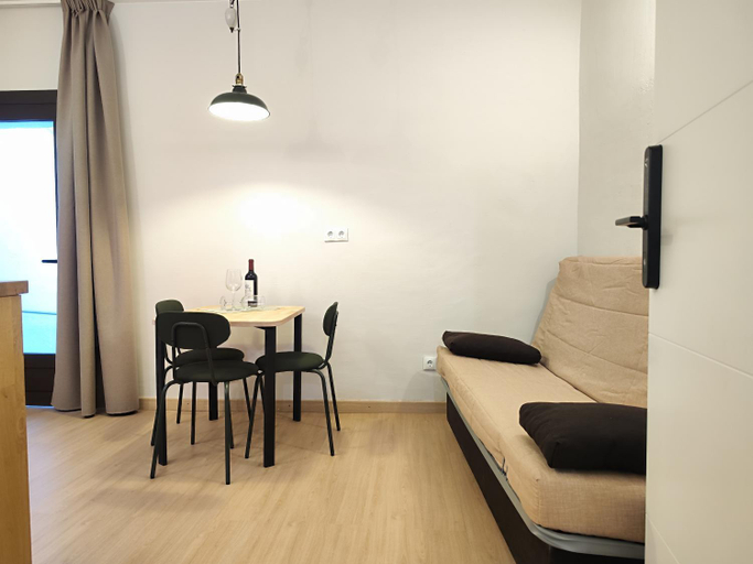 Others 5, Mazi Placa Gran, Barcelona