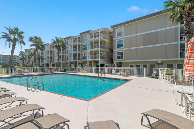 Room 4, Portside 108- On Ole River Bring Boat Pool, Escambia