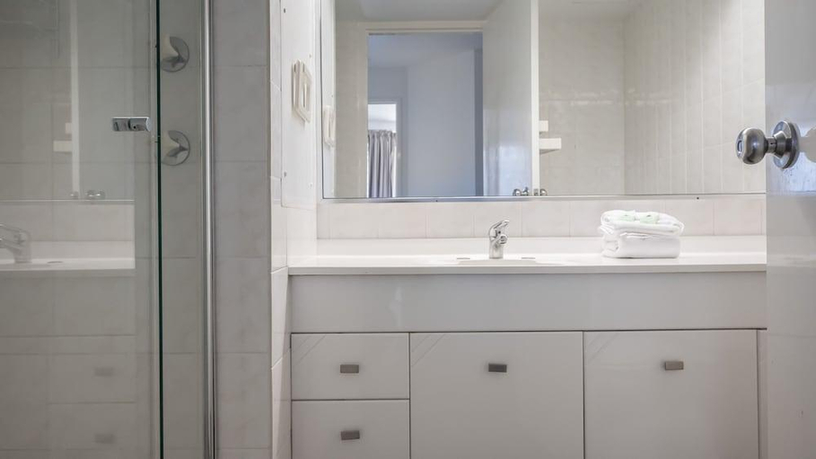 Bathroom 4, Norfolk Luxury Beachfront Apartments, Gold Coast