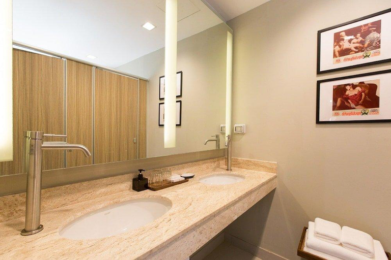 Bathroom 3, Prince Theatre Heritage Stay Hostel - Silom, Bang Rak