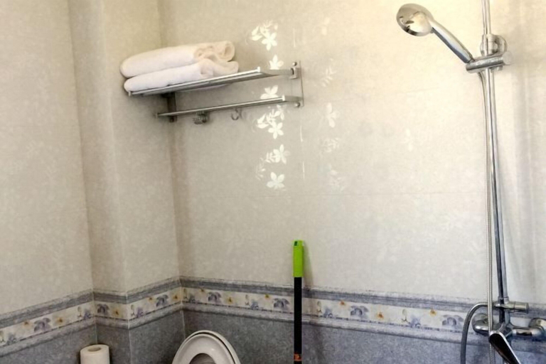 Bathroom, Tingtaoge Inn, 186 Qianchao, Hui'an, Quanzhou