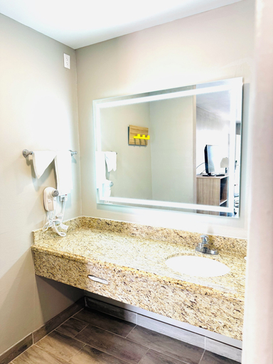 Bathroom 4, Super 8 by Wyndham Corpus Christi, Nueces