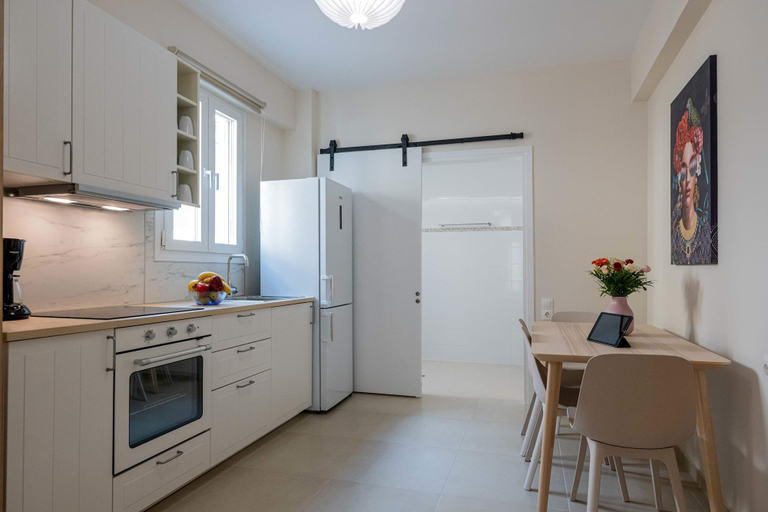 Room 4, Home Easy Kalamata - Central Nest Private Parking, Peloponnese