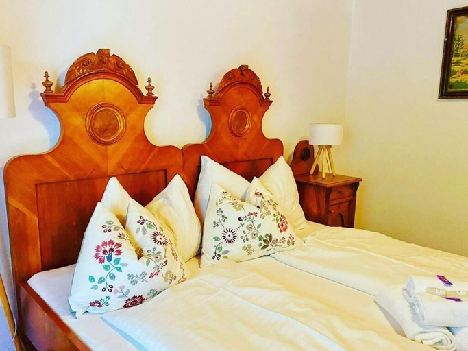 Room 2, Pension Leopoldine, Gmunden