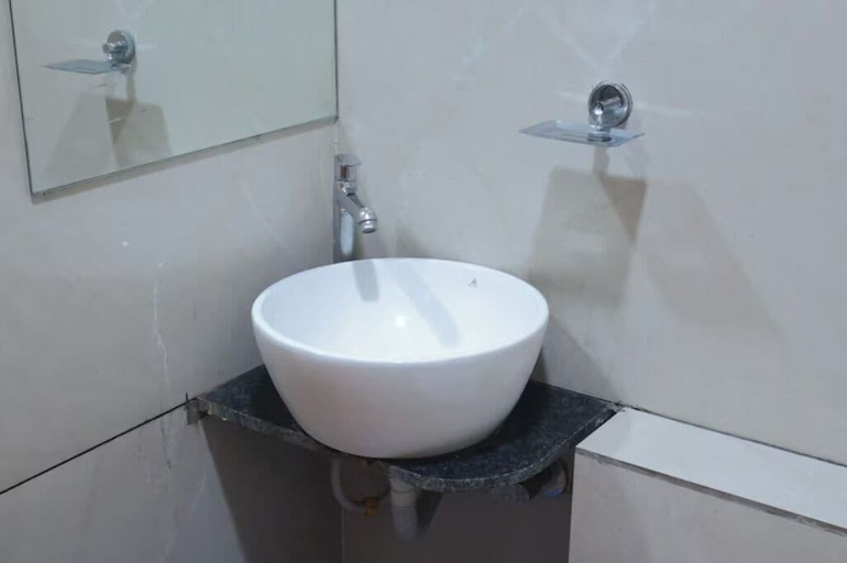 Bathroom 4, Hotel Relax Inn, Ahmadabad