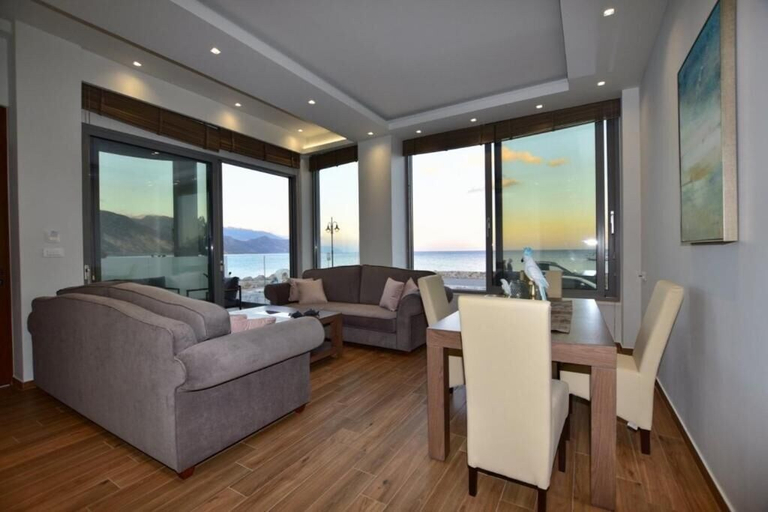 Living area, Gonis Grand Luxury Suite, Crete