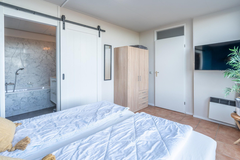 Room 4, 2 person sea view apartment, Texel