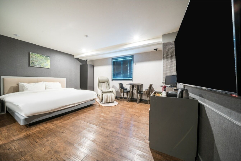 Room 5, MORASTAY, Gangseo