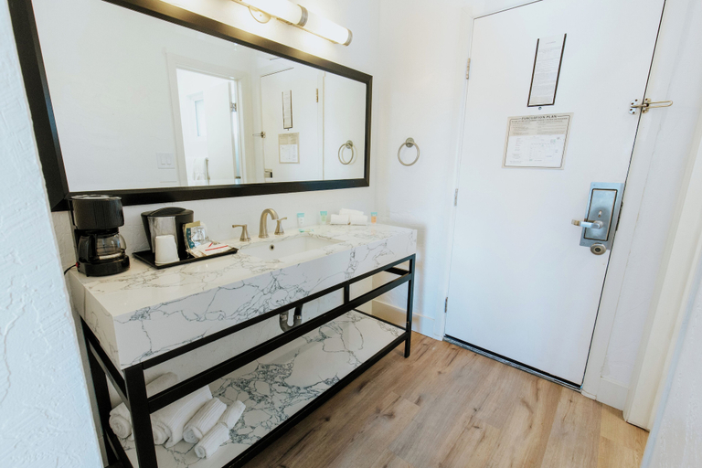 Bathroom 3, Surfer Beach Hotel, San Diego