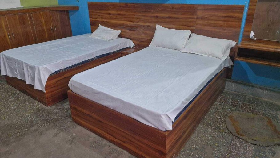 Room 3, Hanumant Kripa Paying Guest House, Faizabad