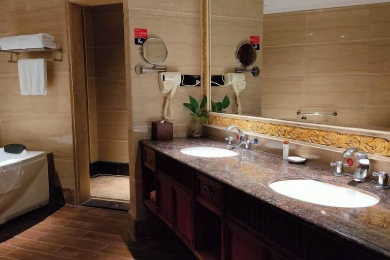 Bathroom 4, Guangning Overseas Chinese Hotel, Zhaoqing