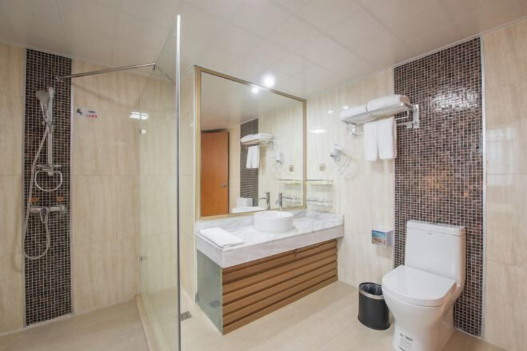 Bathroom 4, Mingxing Theme Hotel (Railway Station), Heyuan