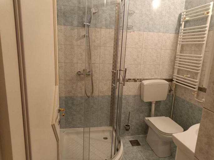 Bathroom 2, Villa Hilda, Barban
