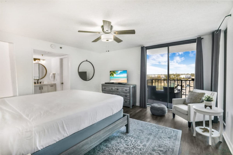 Room 4, Phoenix III 3031 3BR 2BA End Unit on 3rd Floor Beachfront, Baldwin