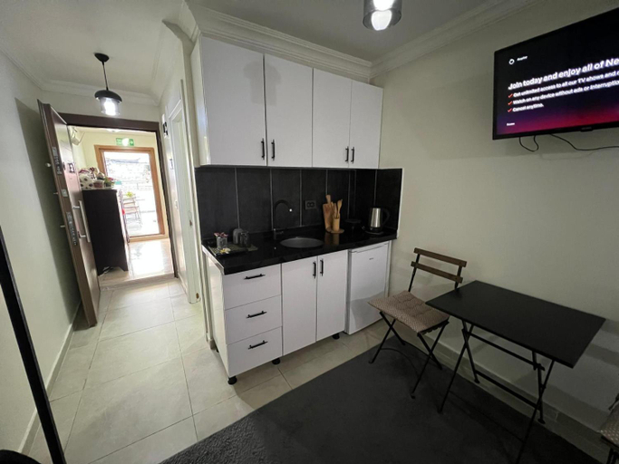 Others 3, Mr Miller Suite, Fatih